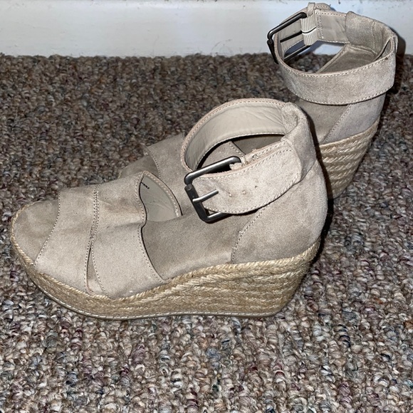 Platform wedge sandals - Picture 2 of 4